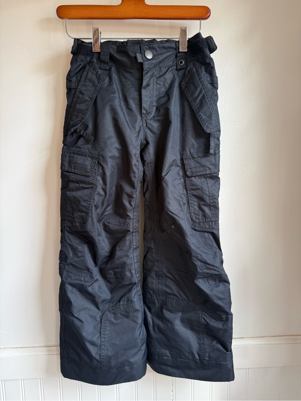 686 Kids Black Cargo Snow Pants with Flap Pockets Small